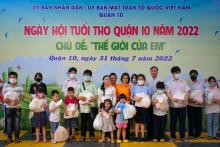 Quỹ Đạo Phật Ngày Nay trao tặng 157 phần quà cho trẻ em tại quận 10 