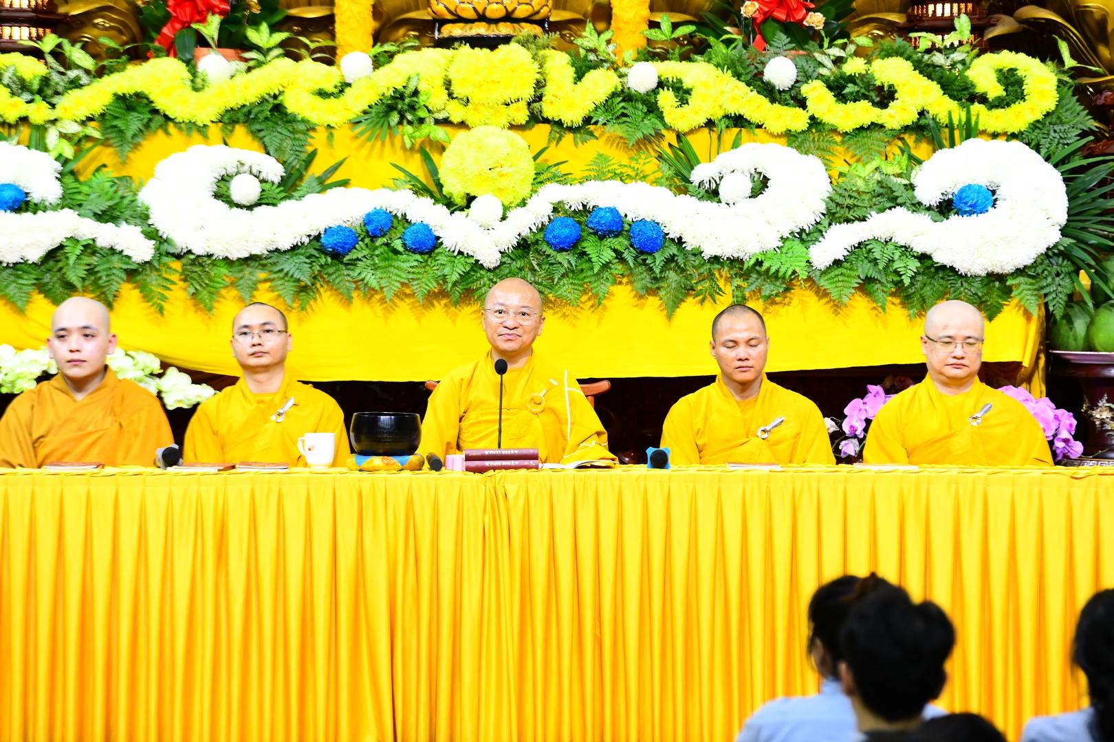 Quy y cho gần 400 Phật tử tại chùa Giác Ngộ