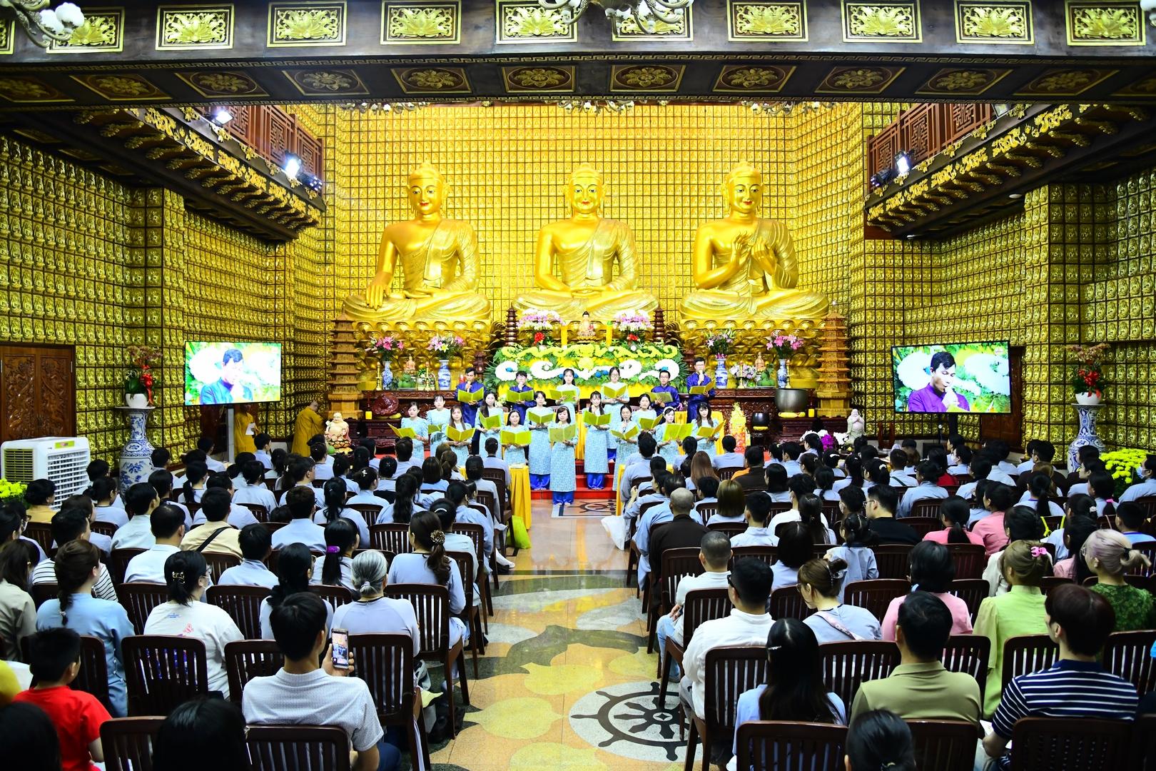 Quy y cho gần 400 Phật tử tại chùa Giác Ngộ