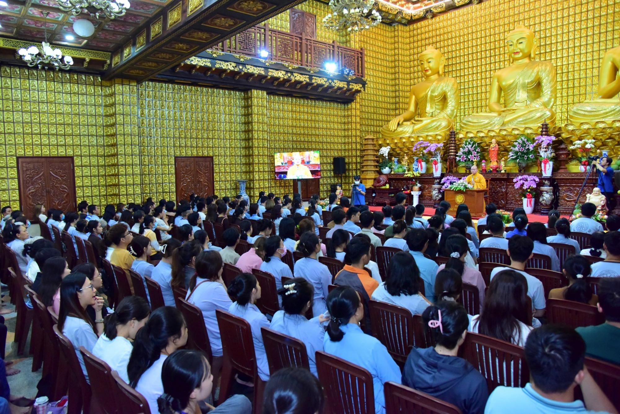 Đại đức Thích Quảng Tịnh giảng pháp khóa tu Tuổi trẻ hướng Phật chùa Giác Ngộ