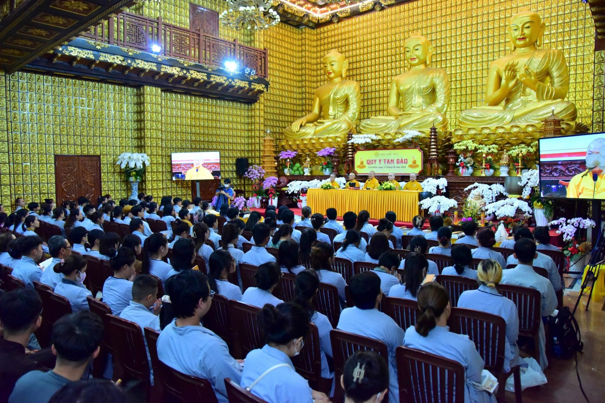 Lễ làm con Phật cho hơn 550 thiện nam tín nữ tại chùa Giác Ngộ