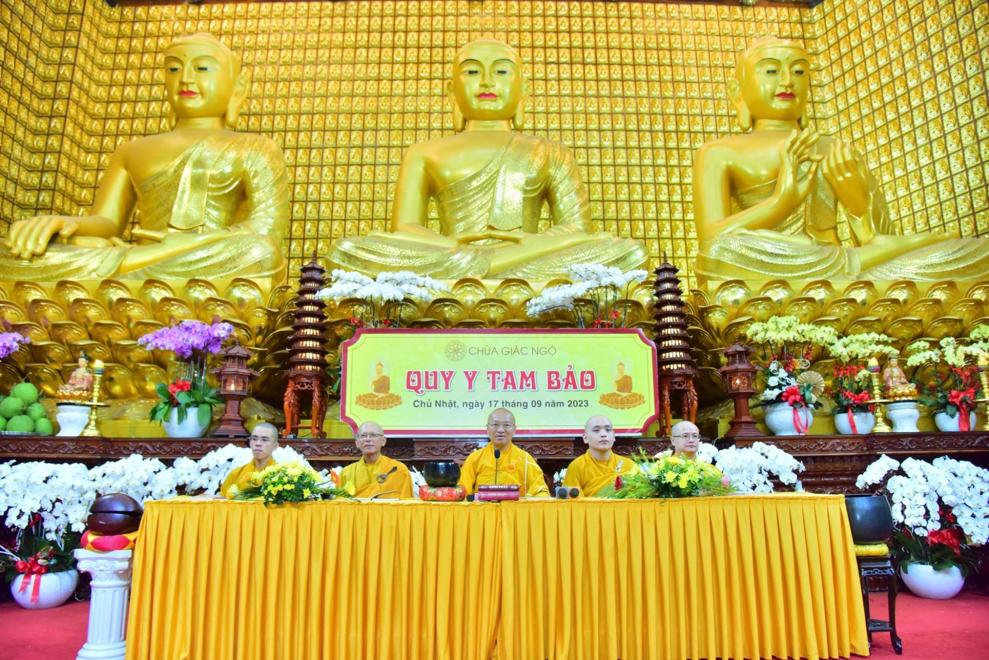 Lễ làm con Phật cho hơn 550 thiện nam tín nữ tại chùa Giác Ngộ