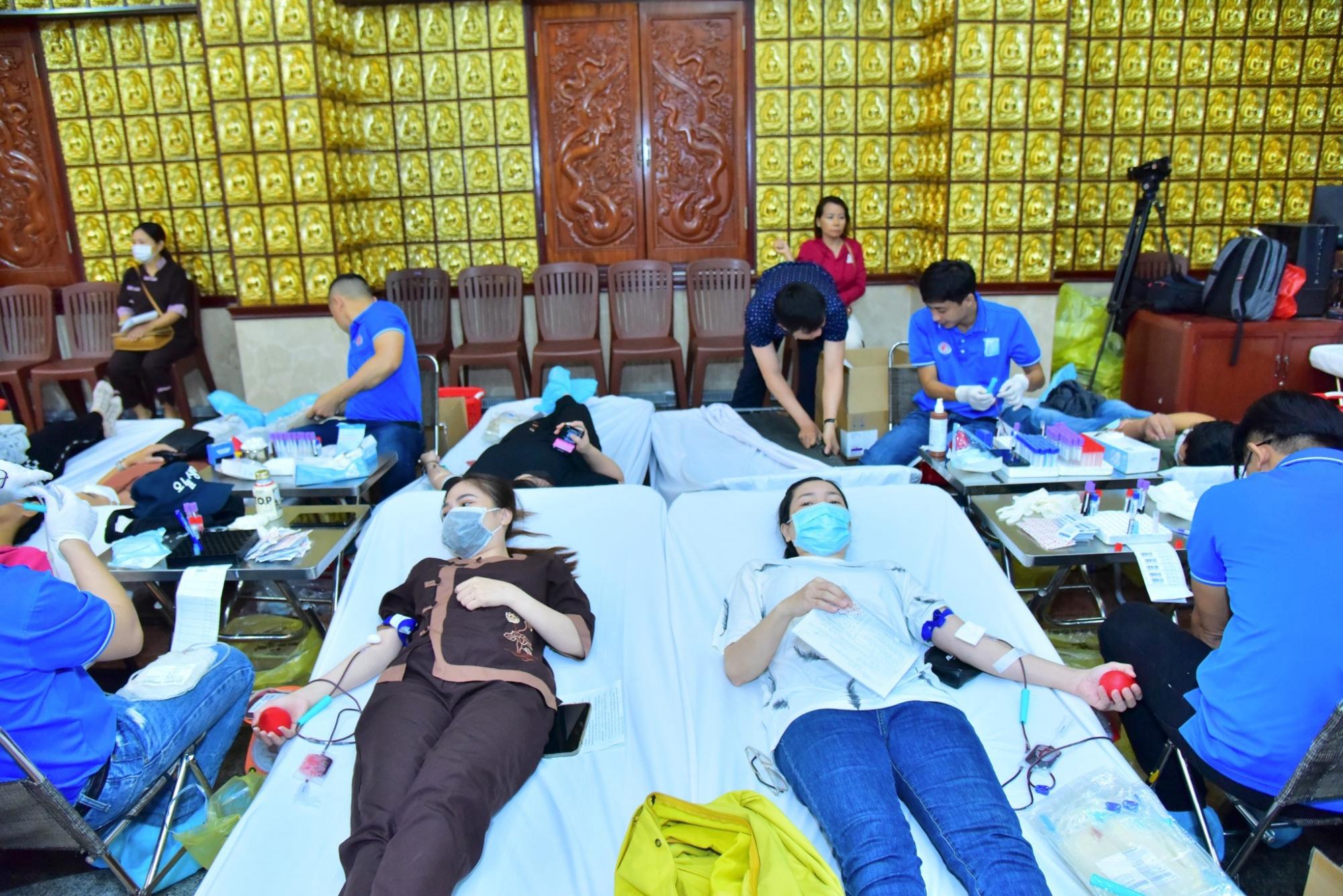 Hiến máu nhân đạo lần 79 hơn 350 tình nguyện viên góp giọt máu hồng cho xã hội