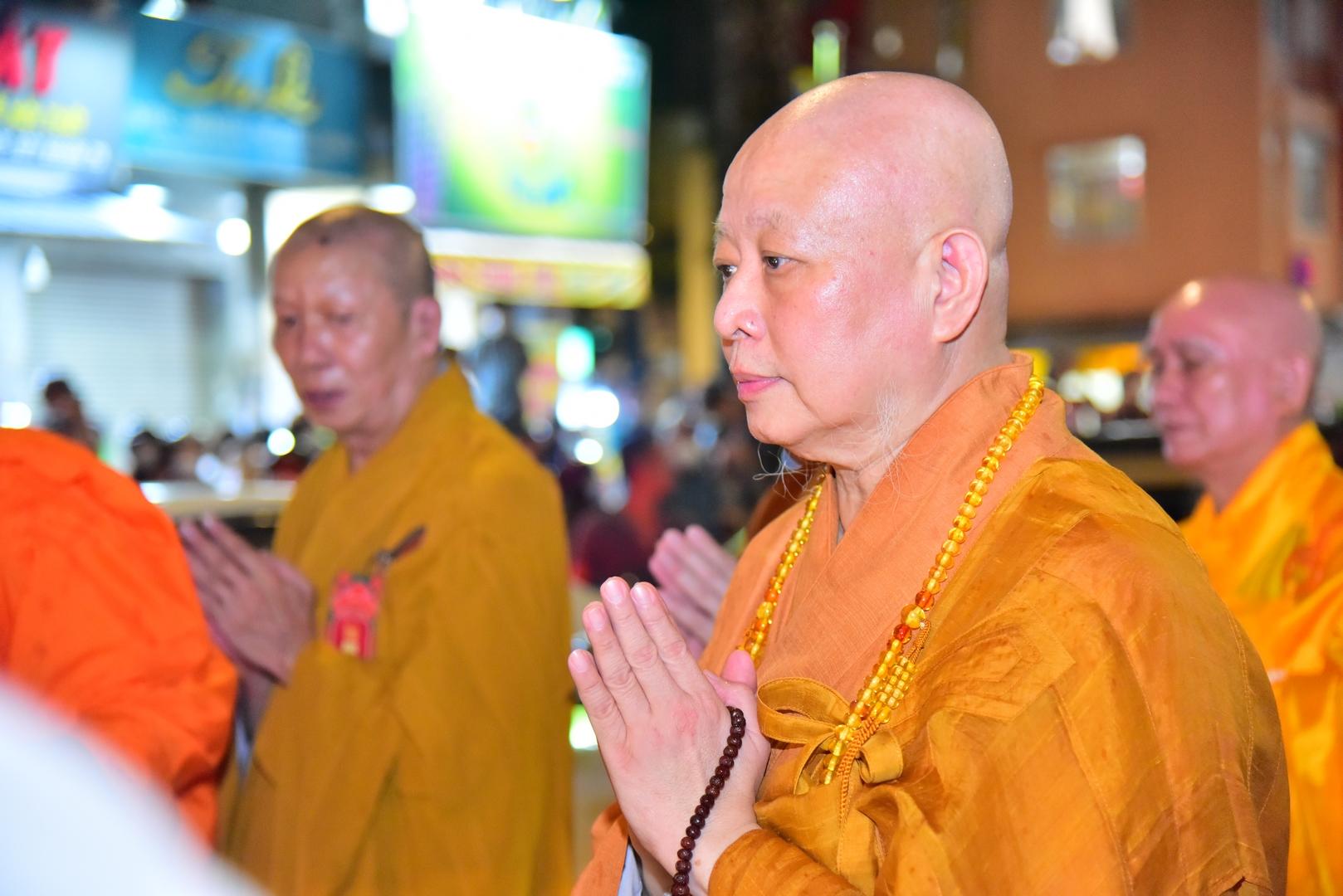 Cung thỉnh tôn tượng kim thân Đức Phật đản sinh từ tổ đình Ấn Quang đến Việt Nam Quốc Tự