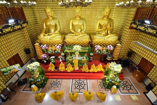 Chùa Giác Ngộ: Trang nghiêm nghi thức tắm Phật nhân Lễ Phật đản PL.2565 - DL.2021