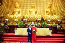 Hạnh phúc lâu dài từ hôn lễ trước Phật đài