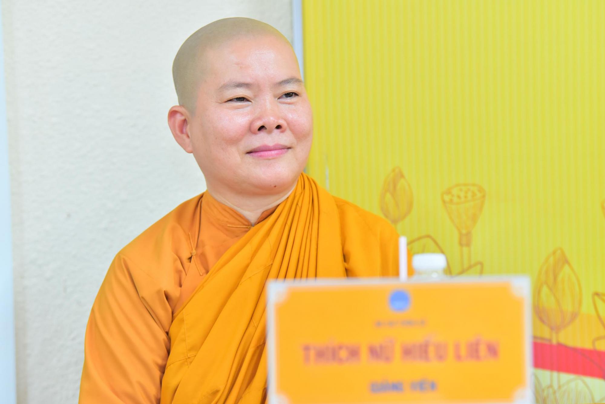 Buổi sinh hoạt đầu tiên khoa Phật học từ xa khóa IX